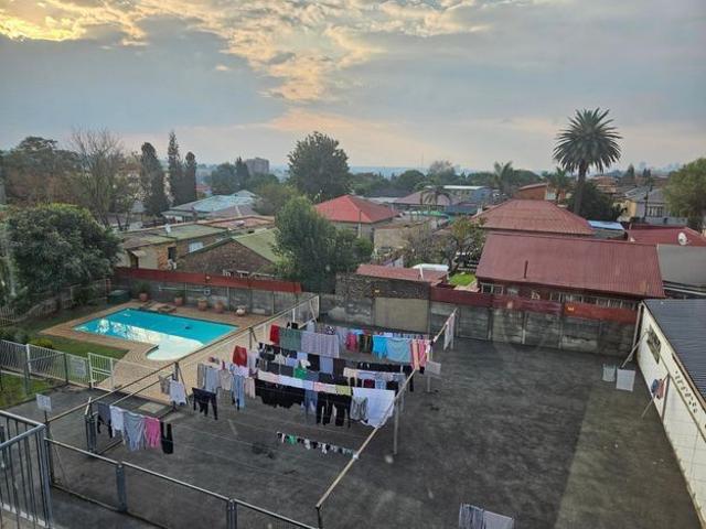 2 Bedroom townhouse sectional to rent in Haddon, Johannesburg