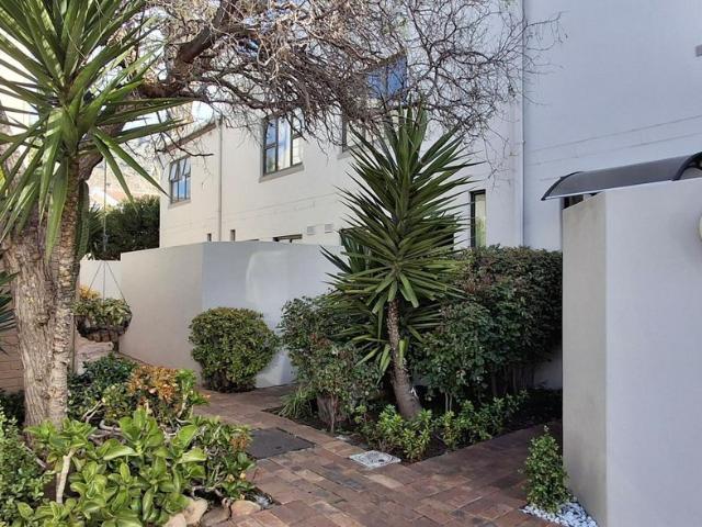 2 Bedroom townhouse sectional to rent in Kirstenhof, Cape Town