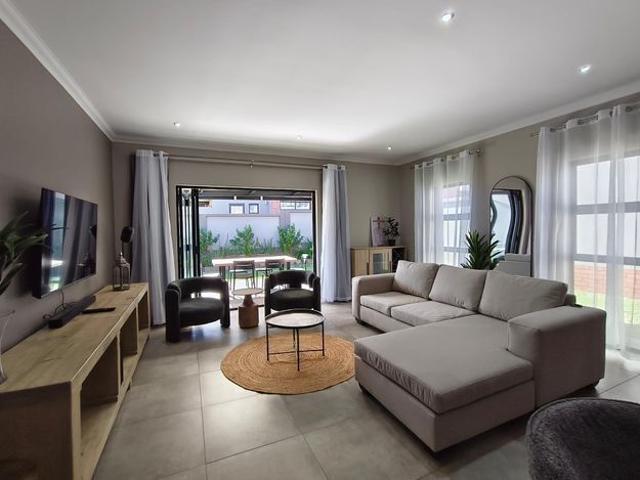 2 Bedroom townhouse sectional to rent in Langenhovenpark, Bloemfontein