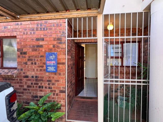 2 Bedroom townhouse sectional to rent in Langenhovenpark, Bloemfontein