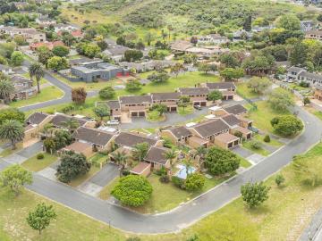 2 Bedroom townhouse sectional to rent in Loevenstein, Bellville