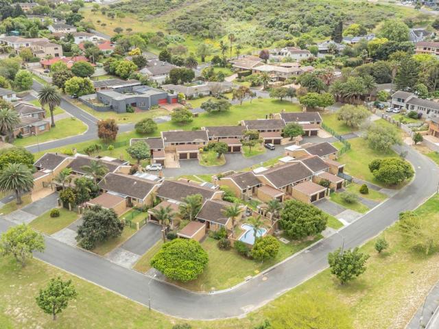 2 Bedroom townhouse sectional to rent in Loevenstein, Bellville