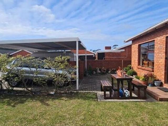 2 Bedroom townhouse sectional to rent in Lorraine, Port Elizabeth