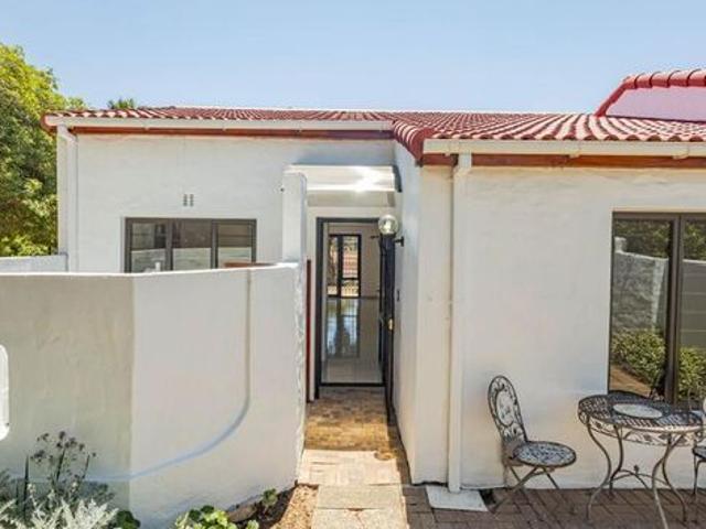 2 Bedroom townhouse sectional to rent in Protea Valley, Bellville