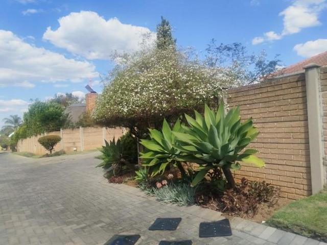 2 Bedroom townhouse sectional to rent in Radiokop, Roodepoort