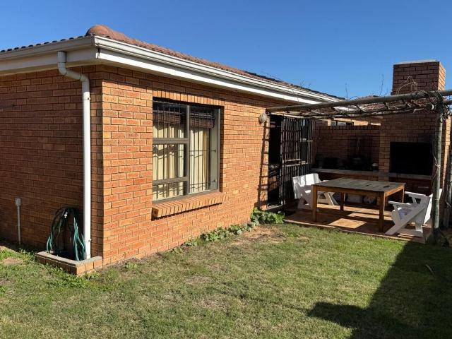 2 Bedroom townhouse sectional to rent in Sonstraal Heights, Durbanville