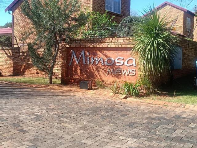 2 Bedroom townhouse sectional to rent in Weltevreden Park, Roodepoort