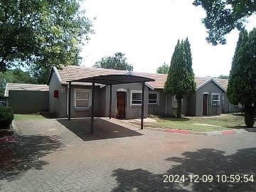 Roodepoort, Mogale City Local Municipality, West Rand District Municipality, Gauteng, South Africa