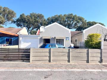 2 Bedroom townhouse sectional to rent in Weltevreden Valley, Mitchells Plain