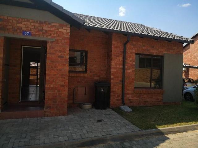 2 Bedroom townhouse sectional to rent in Wilgeheuwel, Roodepoort