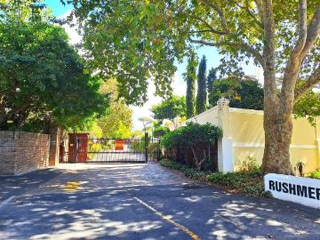 2 Bedroom townhouse sectional to rent in Constantia, Cape Town