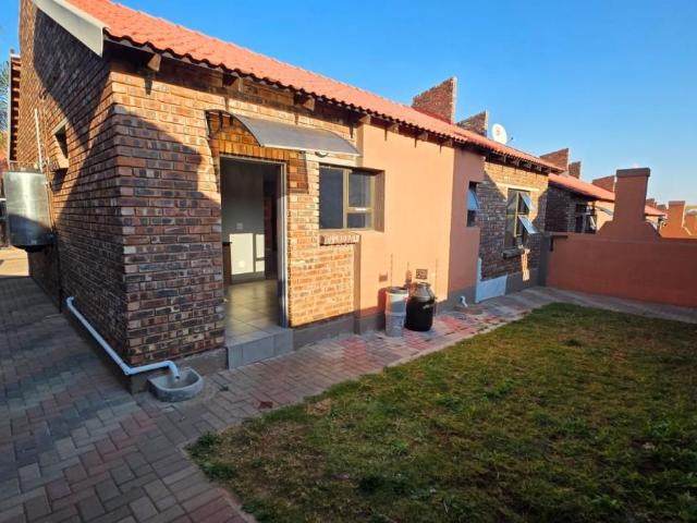 2 Bedroom townhouse sectional rented in Bendor, Polokwane
