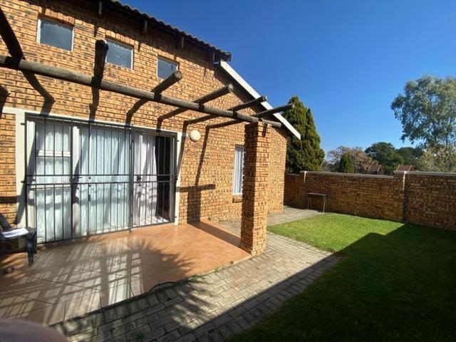 2 Bedroom townhouse sectional rented in Honeypark, Roodepoort
