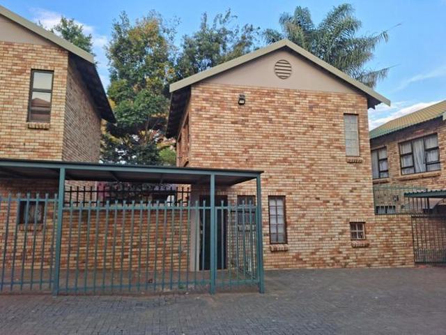 2 Bedroom townhouse sectional rented in Navalsig, Bloemfontein
