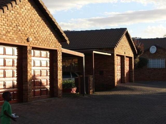 2 Bedroom townhouse sectional rented in Willowbrook, Roodepoort
