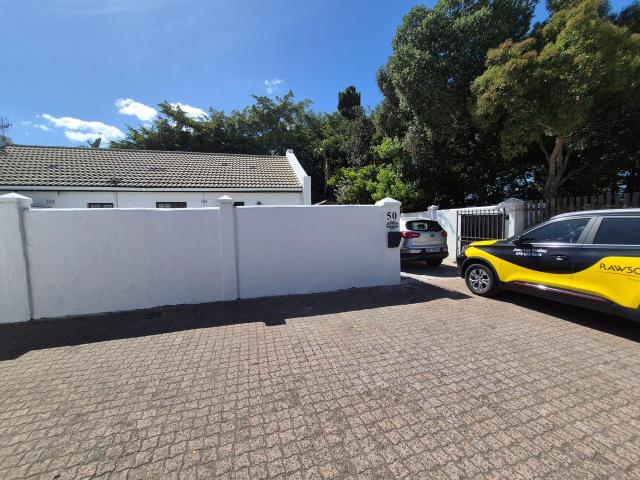 2 Bedroom townhouse sectional rented in Table View, Blouberg