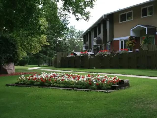 2 Bedroom Townhouse Sherwood Park AB 104256646