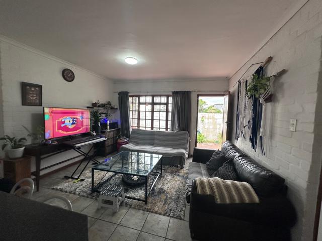 2 Bedroom Townhouse To Let in Van Der Stel