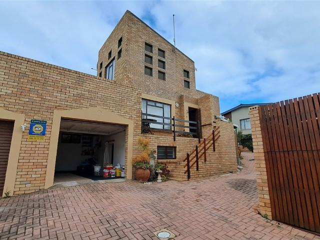 2 Bedroom Townhouse To Let in Wavecrest