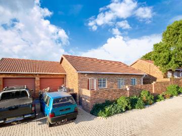 2 Bedroom Townhouse To Let in Wilgeheuwel