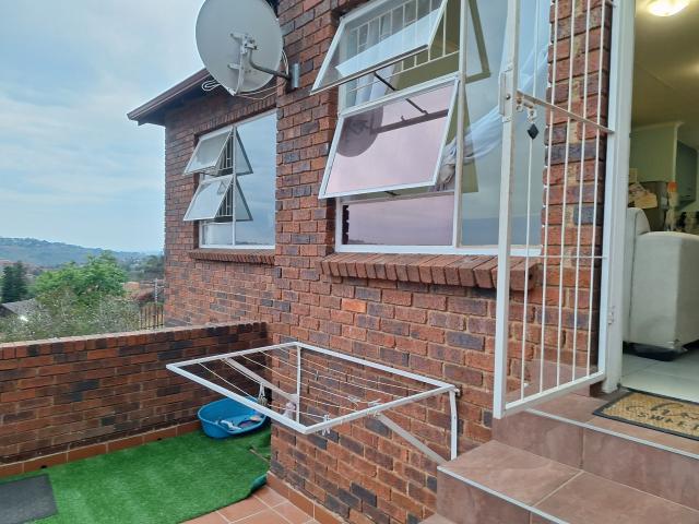 2 Bedroom Townhouse To Let in Wilro Park
