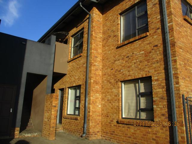 2 Bedroom Townhouse To Let in Albertsdal