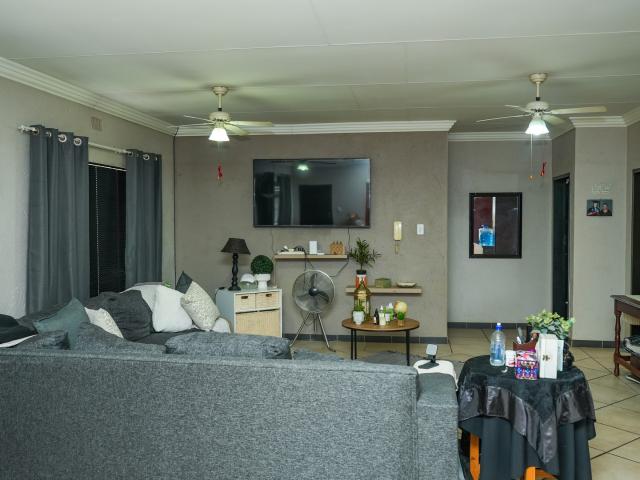 2 Bedroom Townhouse To Let in Doringkruin