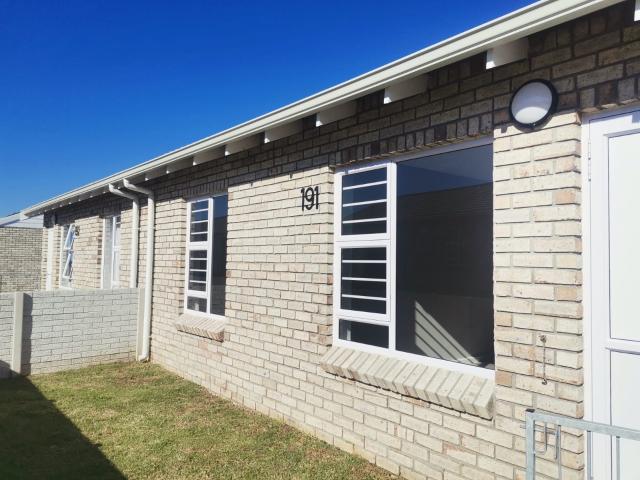 2 Bedroom Townhouse To Let in Fairview