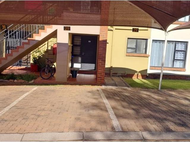 2 Bedroom Townhouse To Let in Glenvista