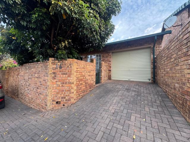 2 Bedroom Townhouse To Let in Hennopspark