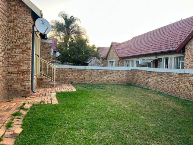 2 Bedroom Townhouse To Let in Heuweloord