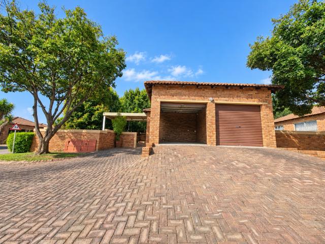 2 Bedroom Townhouse To Let in Honeydew