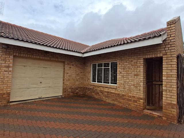 2 Bedroom Townhouse To Let in Irene Park