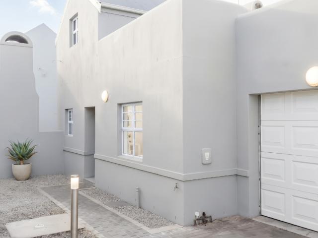 2 Bedroom Townhouse To Let in Laguna Sands