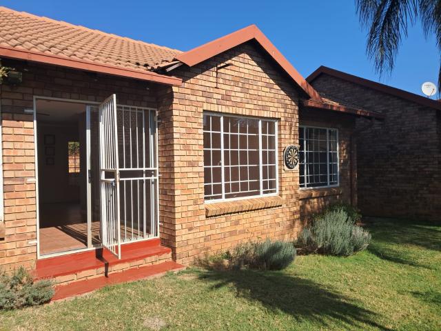 2 Bedroom Townhouse To Let in Meyerspark