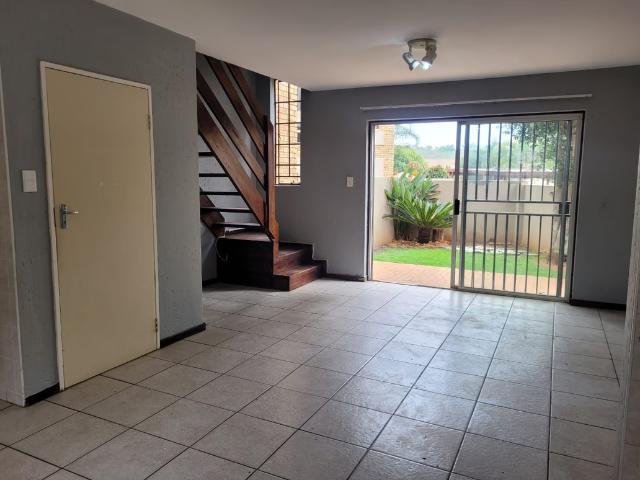 2 Bedroom Townhouse To Let in Noordheuwel