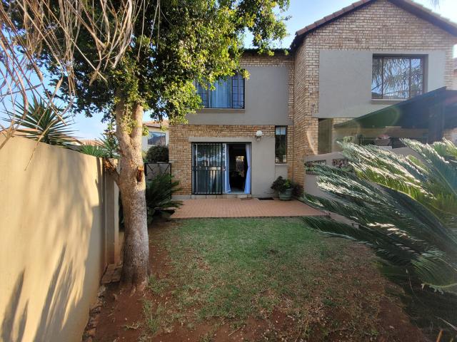 2 Bedroom Townhouse To Let in Noordheuwel