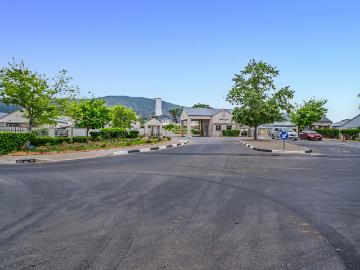 2 Bedroom Townhouse To Let in Paarl North