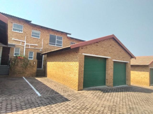 2 Bedroom Townhouse To Let in Rangeview
