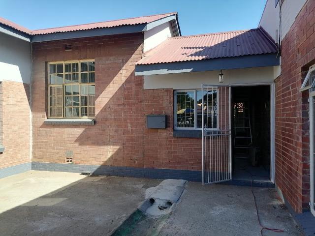 2 Bedroom Townhouse To Let in Rustenburg Central