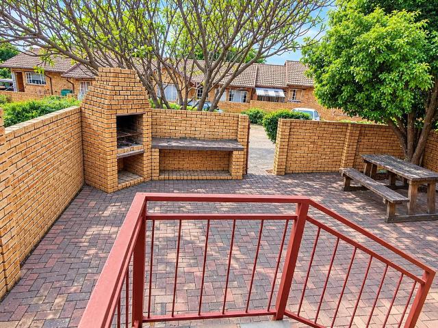 2 Bedroom Townhouse To Let in Safari Gardens