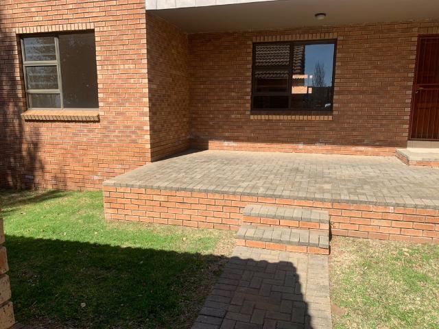 2 Bedroom Townhouse To Let in Shellyvale