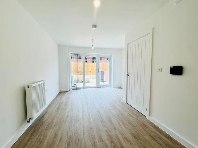 2 bedroom townhouse to rent