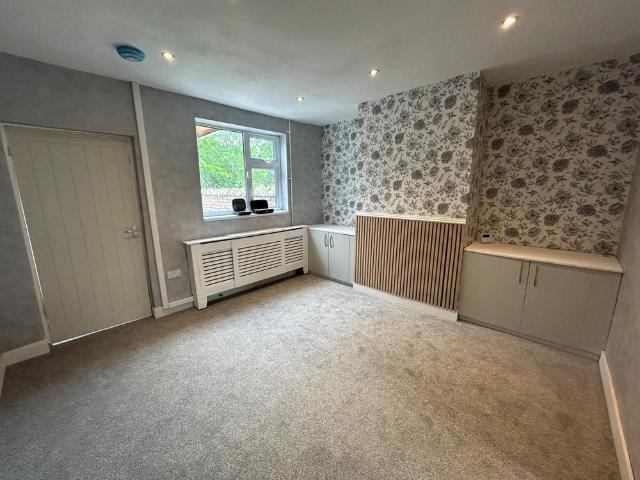 2 bedroom townhouse to rent