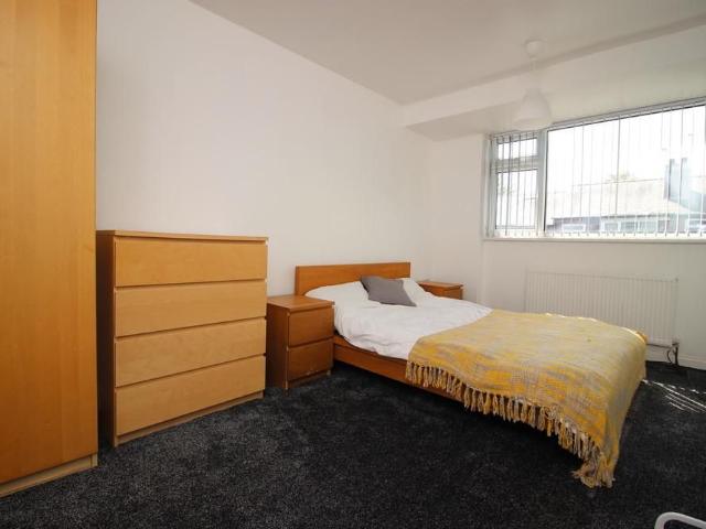 2 bedroom townhouse to rent