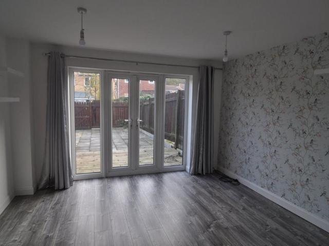 2 bedroom townhouse to rent