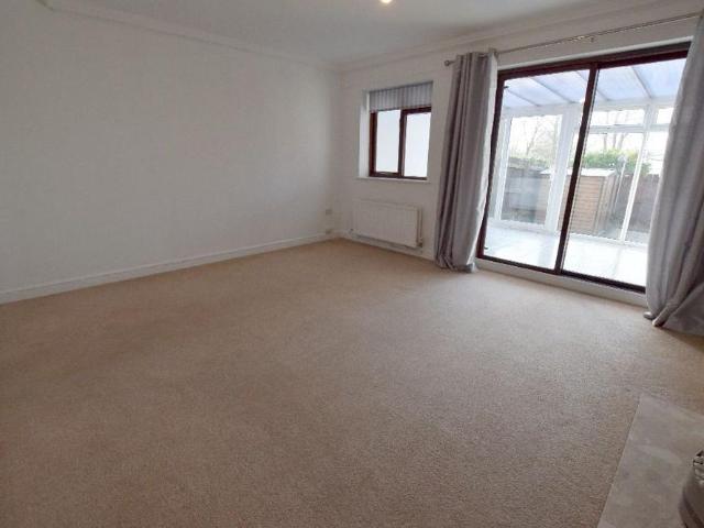 2 bedroom townhouse to rent
