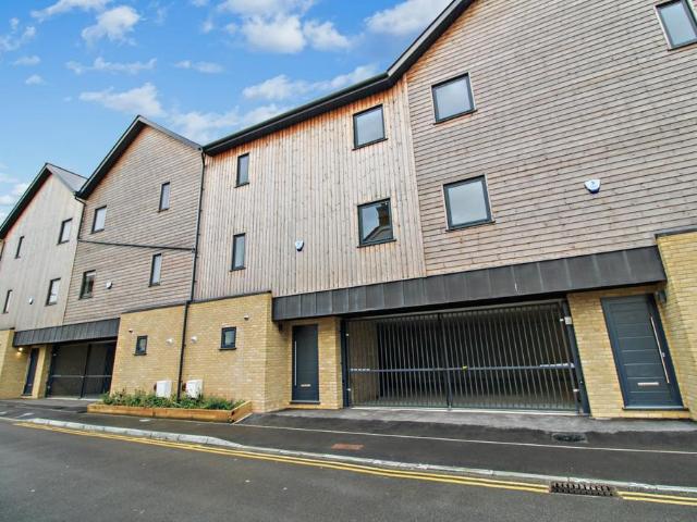 2 bedroom townhouse to rent