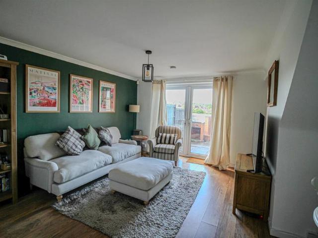 2 bedroom townhouse to rent