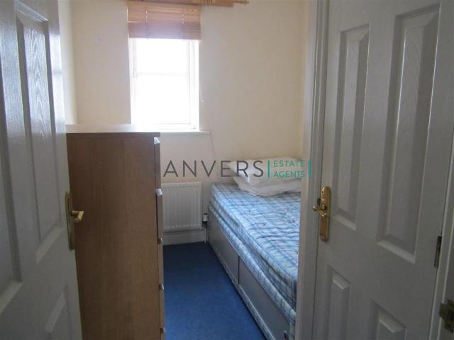 2 bedroom townhouse to rent